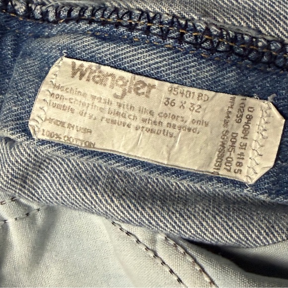 Vintage Wrangler Authentic Jeans Mens 36x32 Light Wash Blue Tapered USA Denim - Picture 7 of 16